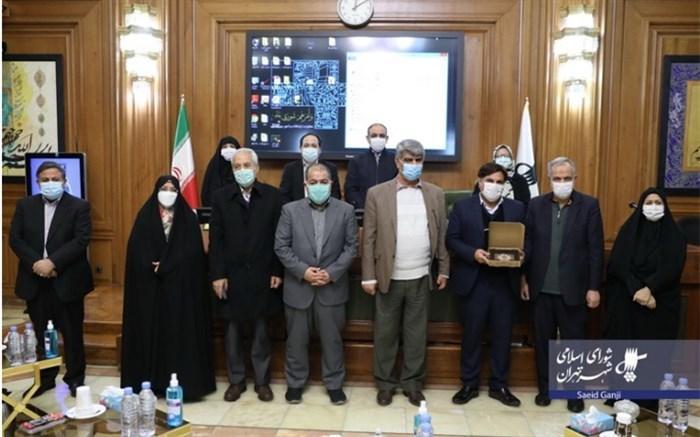 قدردانی اعضای شورای شهر تهران از معلم خیر خوزستانی